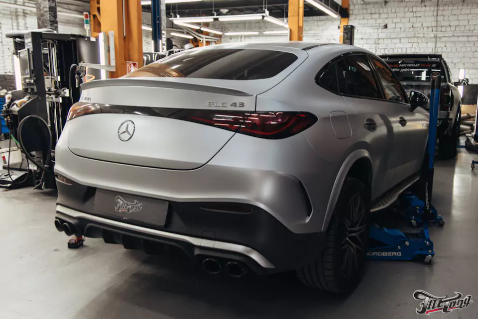 Фирменный шиномонтаж с адаптацией и балансировкой на стендах Hunter для Mercedes GLC 43 AMG